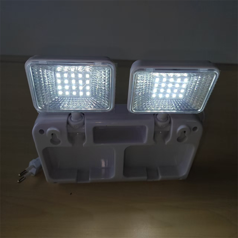 360 °   Lampada di Emergenza P - Power Outage Light recensione e prezzo